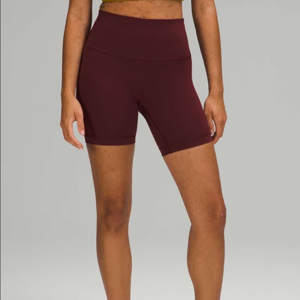 Lululemon Wunder under Train high rise shorts